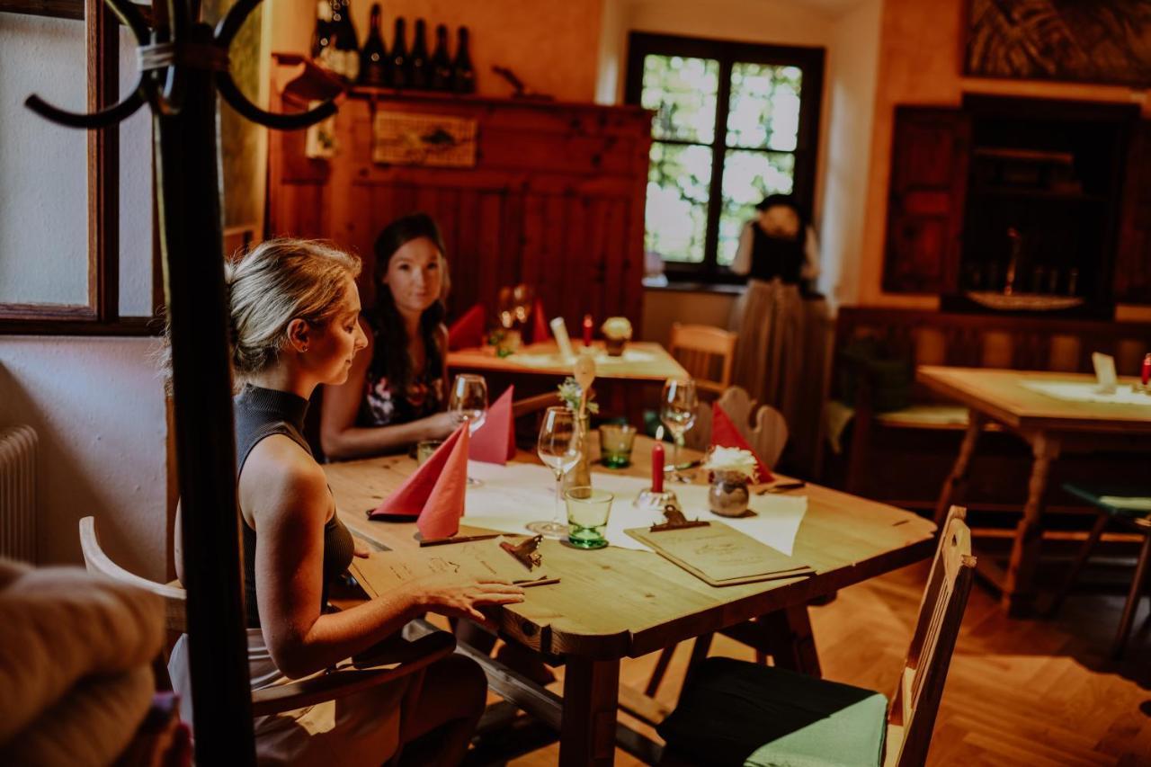 Kultur Weingut Kaestenburg Ratsch an der Weinstrasse Exterior foto