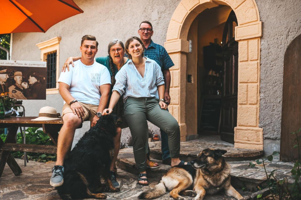 Kultur Weingut Kaestenburg Ratsch an der Weinstrasse Exterior foto
